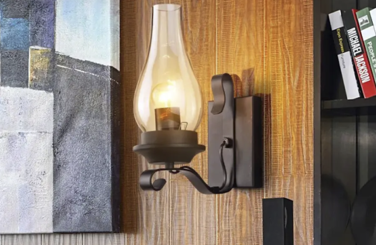 Lampada da parete in ferro retrò per il corridoio