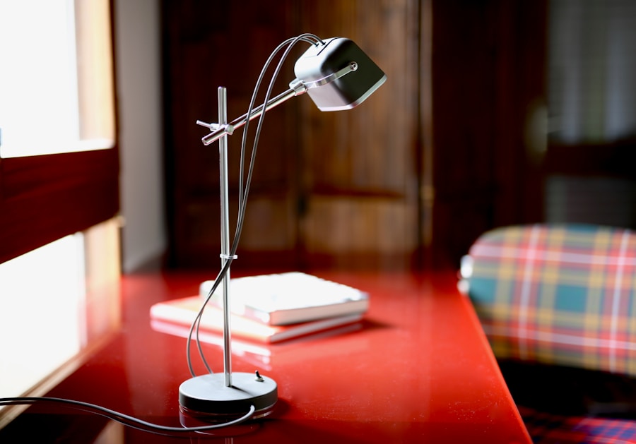 Lampada da terra con telecomando intelligente per lo studio
