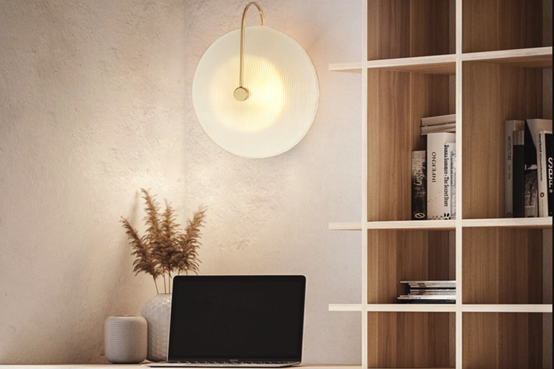 Lampada da parete in vetro e metallo per soggiorno: design moderno e semplice