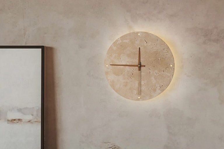Applique da parete in travertino con orologio