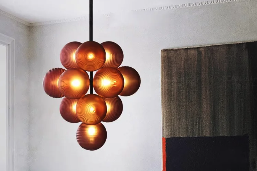 Semplice e creativo lampadario d’uva