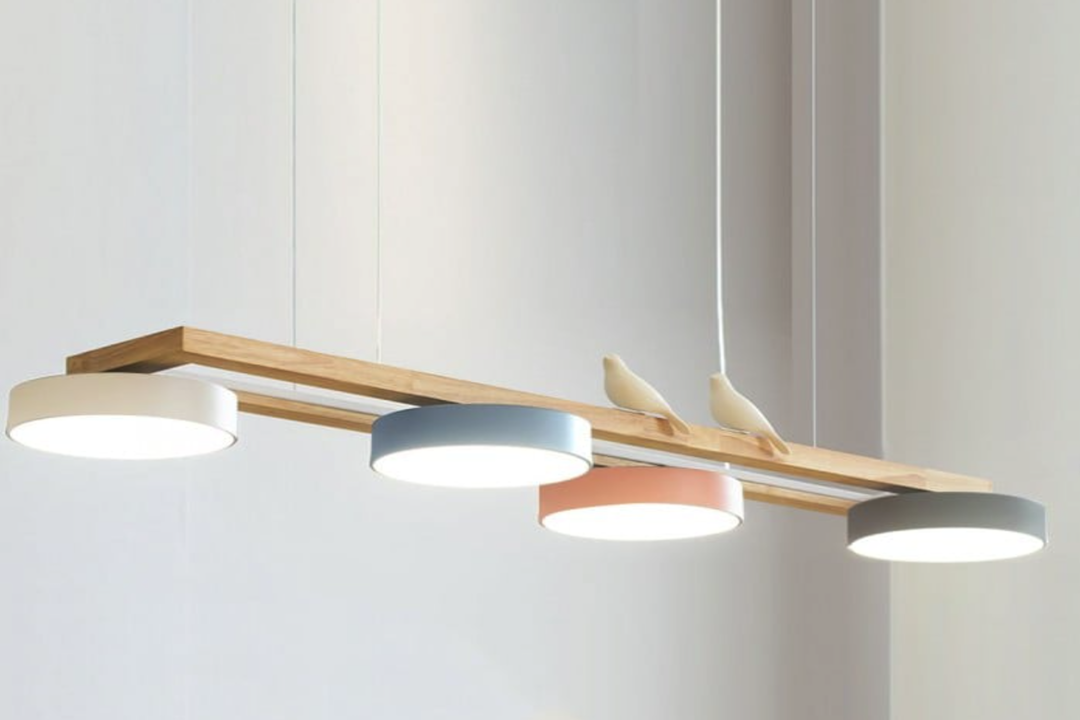 Luce a sospensione con effetto uccello fluttuante