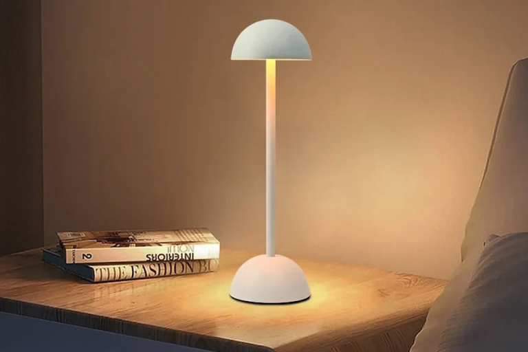 Studio di una lampada da tavolo bianca nordica