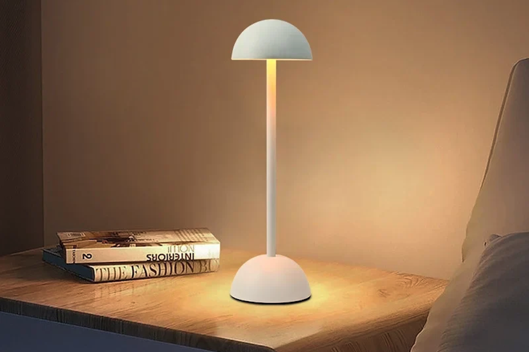 Studio di una lampada da tavolo bianca nordica