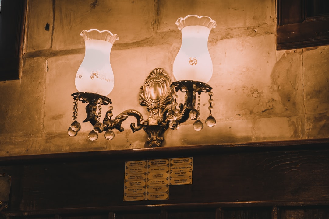 Esclusivo applique in vetro per un corridoio minimalista