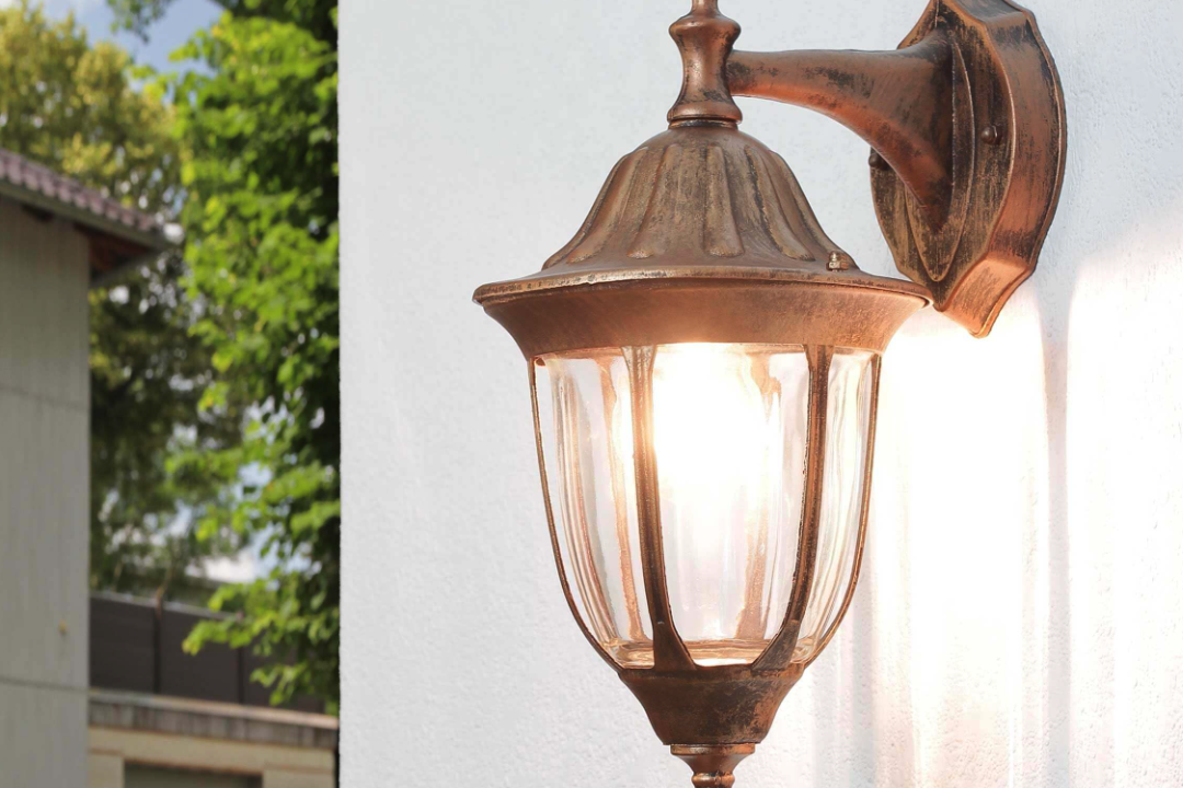 Farò Luce: Faretto da Giardino con Finitura in Rame Antico