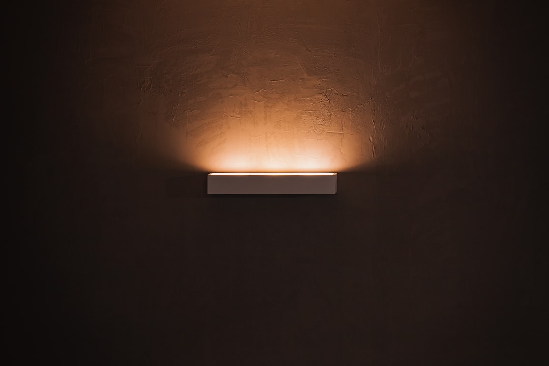 Lampada da parete in acrilico a onde moderne