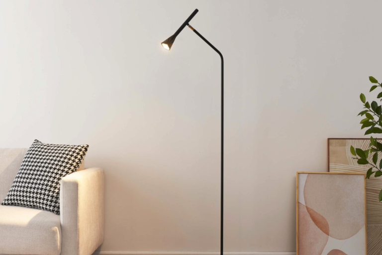 Sala da pianoforte: Lampada da terra nera minimalista moderna